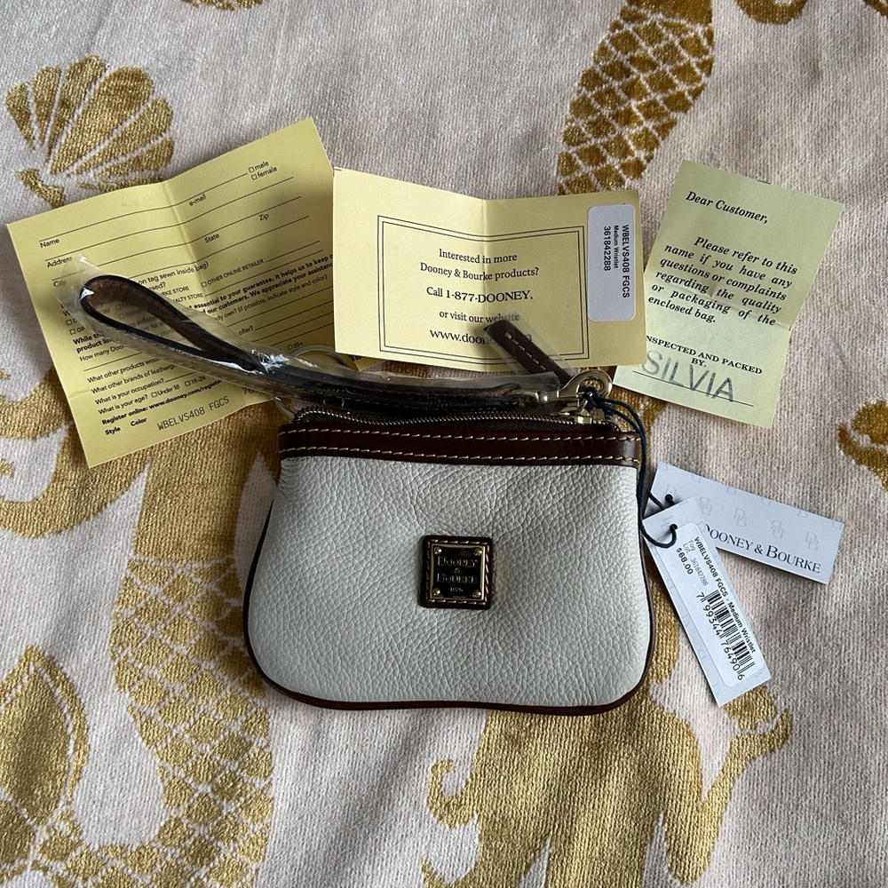 Dooney & Bourke Pebble Grain Medium Wristlet in Fog - NWT